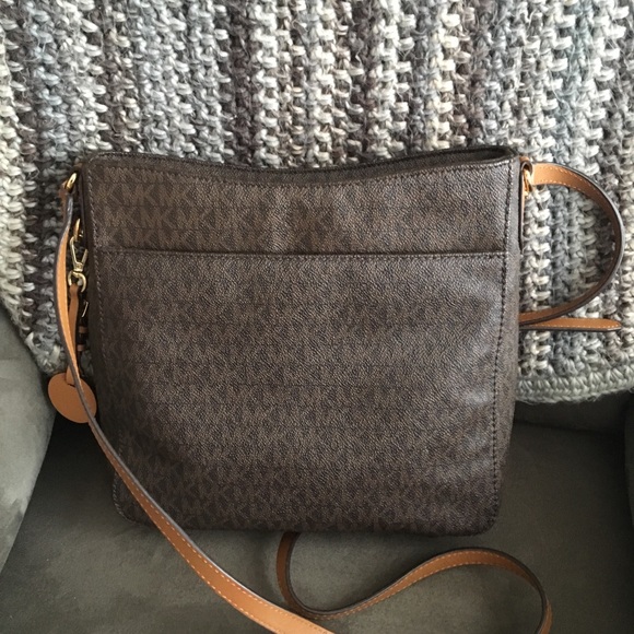 Brown jet set Micheal Kors crossbody - Picture 2 of 3
